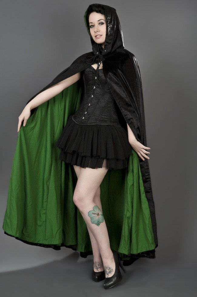 Gothic hooded cape in black velvet with green satin lining | Color :green (0)